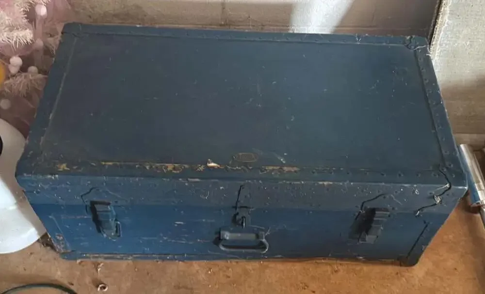 Vintage 1949 Doehler Metal Products Blue Industrial Storage Chest with Tray
